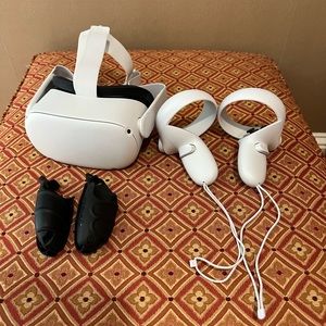 Oculus Quest 2 | 256 gb | slightly used | with games and apps and grips